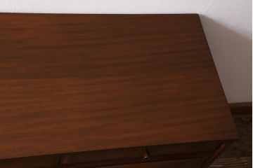 ヴィンテージ家具　北欧ビンテージ　チーク材　レトロテイストのサイドボード(リビングボード)(R-043572)