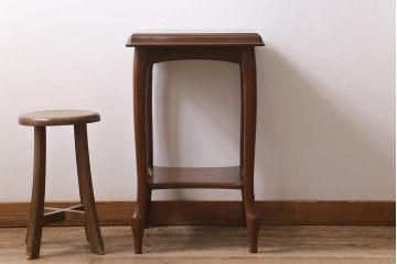 ビンテージ家具　オールドマルニ　maruni(マルニ木工)　棚付き　アンティーク家具とも馴染む木製のサイドテーブル(花台)(R-043574)