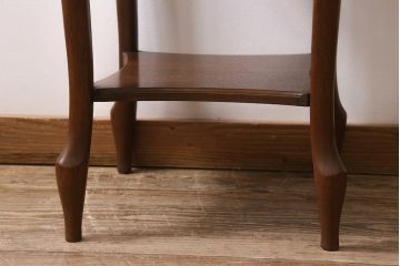 ビンテージ家具　オールドマルニ　maruni(マルニ木工)　棚付き　アンティーク家具とも馴染む木製のサイドテーブル(花台)(R-043574)