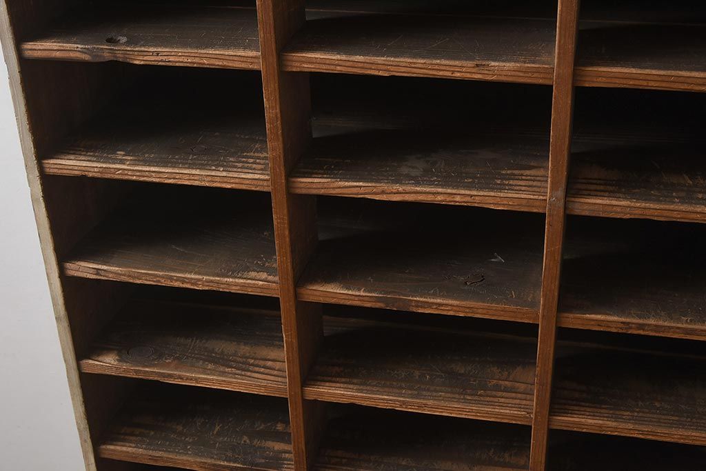 アンティーク家具　和製アンティーク　大正昭和初期　木味たっぷりのシンプルなマス目棚(飾り棚、シェルフ)(R-043578)