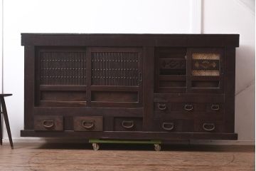 アンティーク家具　和製アンティーク　六尺　堅牢な雰囲気が和の空間を高める水屋箪笥サイドボード(テレビ台、収納棚、戸棚、キャビネット)(R-043595)