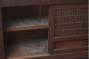 アンティーク家具　和製アンティーク　六尺　堅牢な雰囲気が和の空間を高める水屋箪笥サイドボード(テレビ台、収納棚、戸棚、キャビネット)(R-043595)