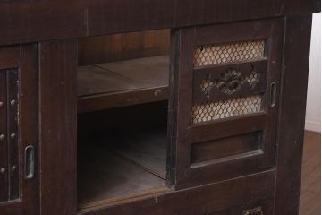 アンティーク家具　和製アンティーク　六尺　堅牢な雰囲気が和の空間を高める水屋箪笥サイドボード(テレビ台、収納棚、戸棚、キャビネット)(R-043595)