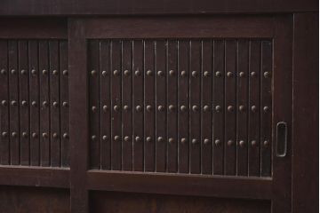 アンティーク家具　和製アンティーク　六尺　堅牢な雰囲気が和の空間を高める水屋箪笥サイドボード(テレビ台、収納棚、戸棚、キャビネット)(R-043595)