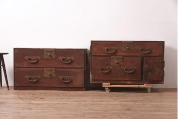 和製アンティーク　明治期　ヒノキ材　大きめの金具が存在感溢れる関東衣装箪笥(重ね箪笥、和たんす、収納箪笥、整理タンス、時代箪笥)(R-043599)