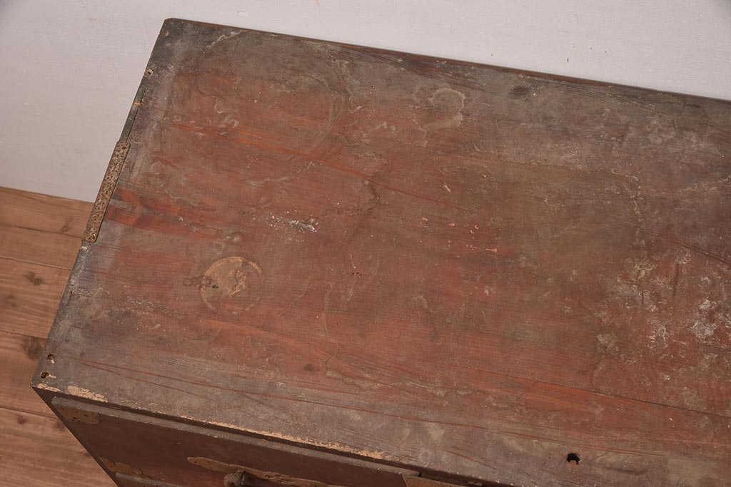 和製アンティーク　明治期　ヒノキ材　大きめの金具が存在感溢れる関東衣装箪笥(重ね箪笥、和たんす、収納箪笥、整理タンス、時代箪笥)(R-043599)