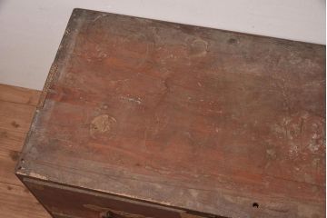 和製アンティーク　明治期　ヒノキ材　大きめの金具が存在感溢れる関東衣装箪笥(重ね箪笥、和たんす、収納箪笥、整理タンス、時代箪笥)(R-043599)