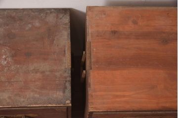 和製アンティーク　明治期　ヒノキ材　大きめの金具が存在感溢れる関東衣装箪笥(重ね箪笥、和たんす、収納箪笥、整理タンス、時代箪笥)(R-043599)