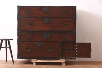 アンティーク家具　明治期　前面ケヤキ材　古い質感が味わい深い重ね箪笥(引き出し、衣装箪笥)(R-043600)