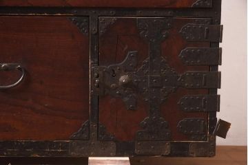 アンティーク家具　明治期　前面ケヤキ材　古い質感が味わい深い重ね箪笥(引き出し、衣装箪笥)(R-043600)