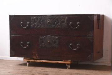 アンティーク家具　明治大正期　前面ケヤキ材　迫力ある金具の仙台箪笥ローボード(野郎箪笥、時代箪笥、衣装箪笥、テレビ台)(R-043601)