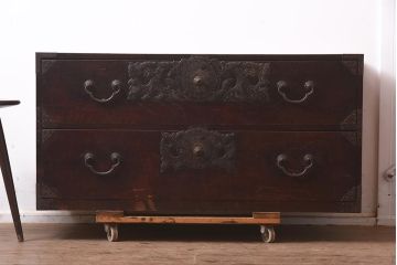 アンティーク家具　明治大正期　前面ケヤキ材　迫力ある金具の仙台箪笥ローボード(野郎箪笥、時代箪笥、衣装箪笥、テレビ台)(R-043601)