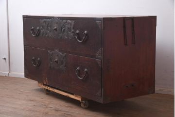 アンティーク家具　明治大正期　前面ケヤキ材　迫力ある金具の仙台箪笥ローボード(野郎箪笥、時代箪笥、衣装箪笥、テレビ台)(R-043601)