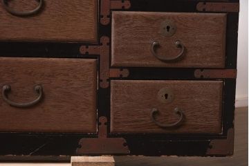 アンティーク家具　明治大正期　引き出し7杯　モダンなデザインが魅力の箪笥ローチェスト(引き出し、和タンス、時代箪笥)(R-043604)