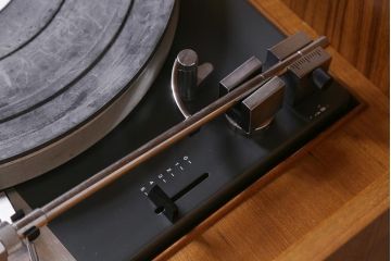 ジャンク品　イギリスビンテージ　Dynatron Radio Ltd・GOLDRING Lenco GL72　オーディオ機器付きキャビネット(ラジオグラム、レコードプレイヤー、ミュージックキャビネット、ヴィンテージ)(R-043607)