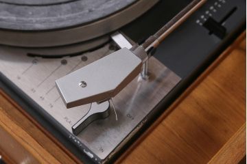 ジャンク品　イギリスビンテージ　Dynatron Radio Ltd・GOLDRING Lenco GL72　オーディオ機器付きキャビネット(ラジオグラム、レコードプレイヤー、ミュージックキャビネット、ヴィンテージ)(R-043607)