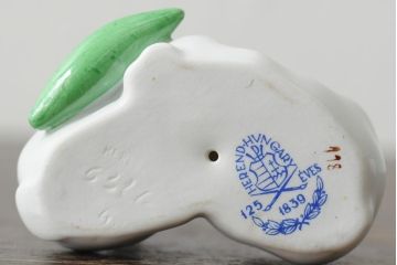 アンティーク雑貨　ハンガリー　HEREND(ヘレンド)　うさぎ　ベビーシューズ(靴)　陶器の置物2点セット(オブジェ、小物入れ、ディスプレイ雑貨)(R-043609)