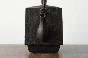 長谷川雅山　方客手取釜　鉄瓶　共箱付(茶道具)(R-043613)