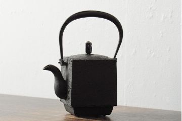 長谷川雅山　方客手取釜　鉄瓶　共箱付(茶道具)(R-043613)