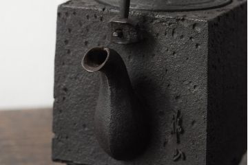 長谷川雅山　方客手取釜　鉄瓶　共箱付(茶道具)(R-043613)