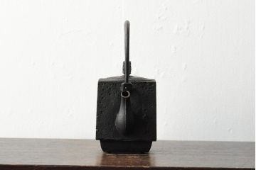 長谷川雅山　方客手取釜　鉄瓶　共箱付(茶道具)(R-043613)