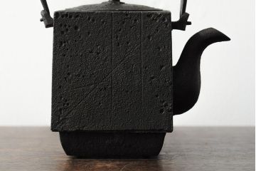 長谷川雅山　方客手取釜　鉄瓶　共箱付(茶道具)(R-043613)