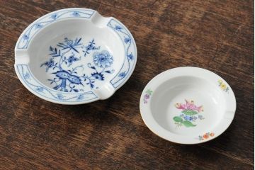 MEISSEN(マイセン)　ブルーオニオンとベーシックフラワーのアッシュトレイ2枚セット(灰皿、西洋陶磁器)(R043615)