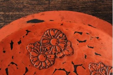 大正昭和初期　菊図根来塗彫刻木皿(漆器、木製皿)(R-043624)