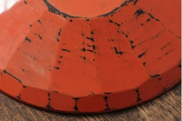 大正昭和初期　菊図根来塗彫刻木皿(漆器、木製皿)(R-043624)