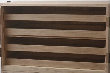 ビンテージ家具　昭和後期　衣装盆付き　品のある佇まいが魅力の重ね箪笥(衣装箪笥、着物箪笥、和タンス)(R-043640)