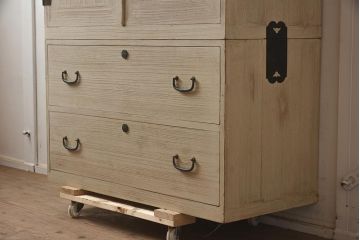 ビンテージ家具　昭和後期　衣装盆付き　品のある佇まいが魅力の重ね箪笥(衣装箪笥、着物箪笥、和タンス)(R-043640)