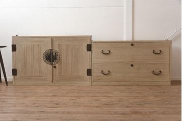 ビンテージ家具　昭和後期　衣装盆付き　品のある佇まいが魅力の重ね箪笥(衣装箪笥、着物箪笥、和タンス)(R-043640)