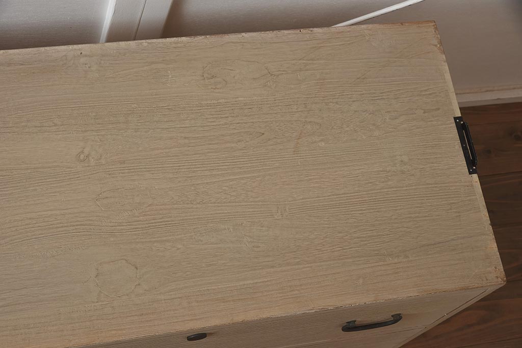 ビンテージ家具　昭和後期　衣装盆付き　品のある佇まいが魅力の重ね箪笥(衣装箪笥、着物箪笥、和タンス)(R-043640)