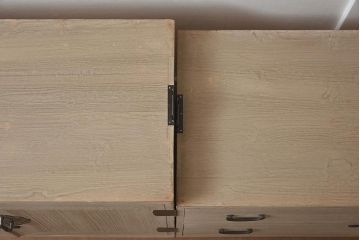 ビンテージ家具　昭和後期　衣装盆付き　品のある佇まいが魅力の重ね箪笥(衣装箪笥、着物箪笥、和タンス)(R-043640)