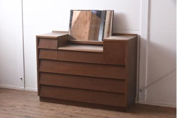 ビンテージ家具　シンプルでモダンな佇まいのドレッシングチェスト(ドレッサー、ミラー、鏡台)(R-043641)