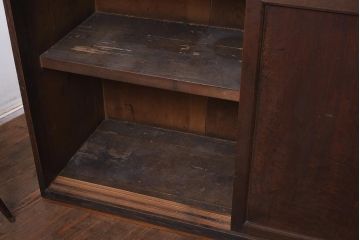 アンティーク家具　大正昭和初期　シンプルなデザインが魅力の戸棚(収納棚)(R-043642)
