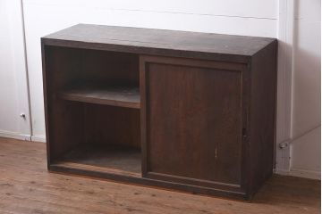 アンティーク家具　大正昭和初期　シンプルなデザインが魅力の戸棚(収納棚)(R-043642)