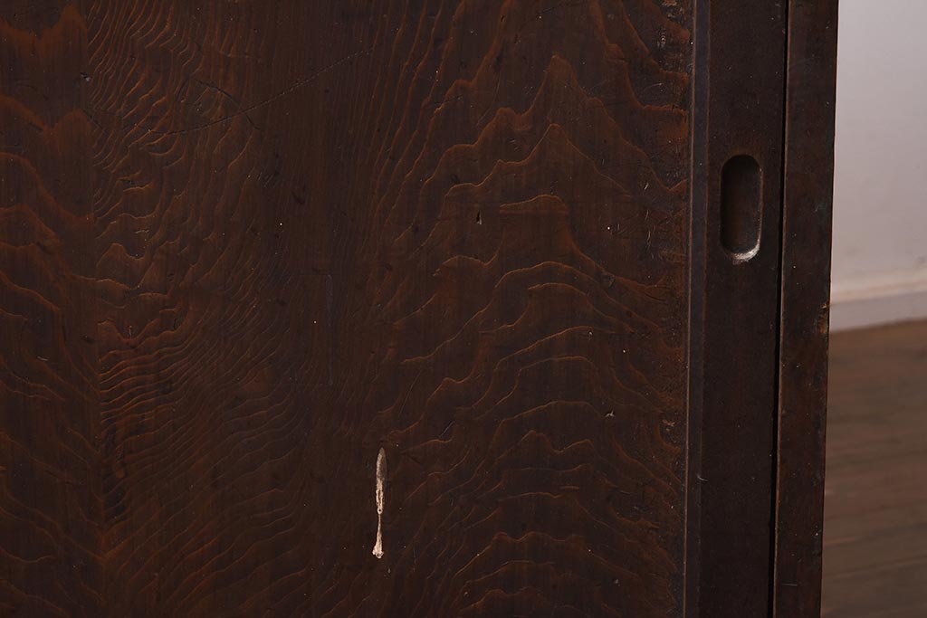 アンティーク家具　大正昭和初期　シンプルなデザインが魅力の戸棚(収納棚)(R-043642)