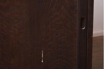 アンティーク家具　大正昭和初期　シンプルなデザインが魅力の戸棚(収納棚)(R-043642)