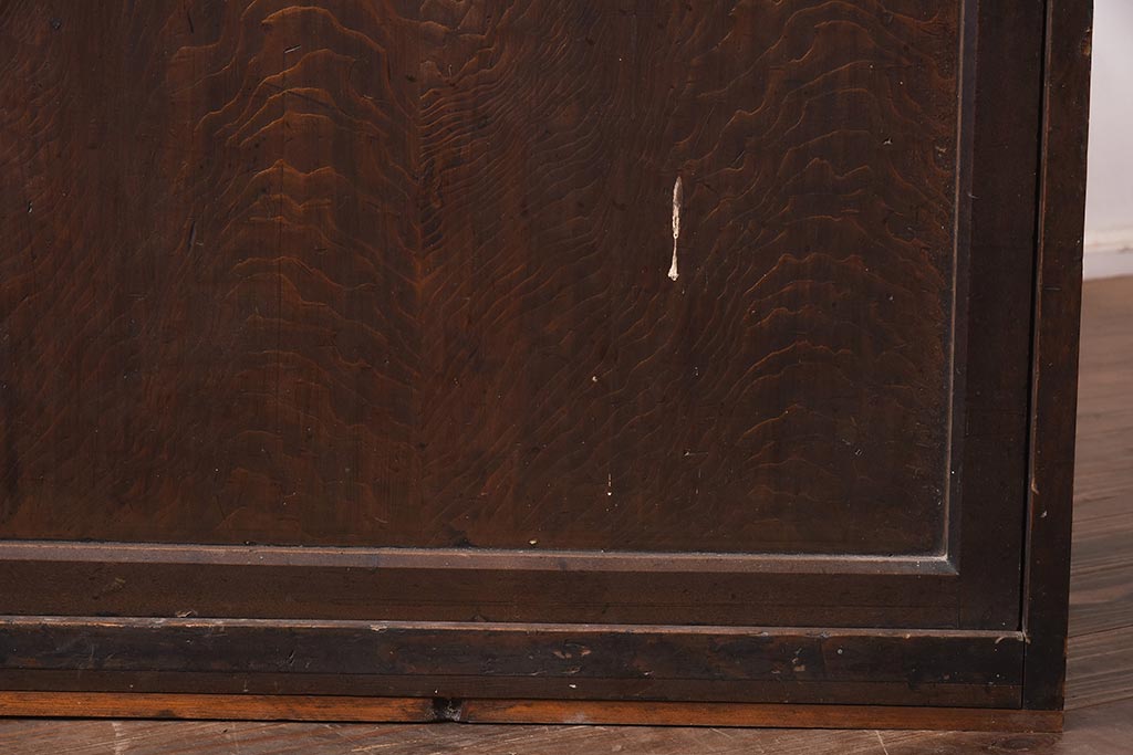 アンティーク家具　大正昭和初期　シンプルなデザインが魅力の戸棚(収納棚)(R-043642)