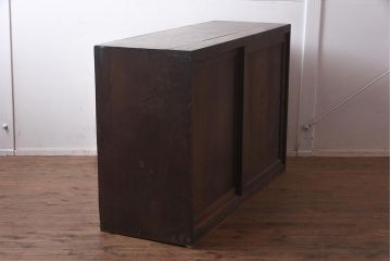 アンティーク家具　大正昭和初期　シンプルなデザインが魅力の戸棚(収納棚)(R-043642)