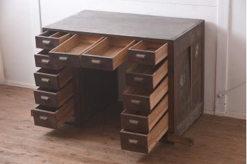 アンティーク家具　昭和初期　引き出し12杯　レア!珍しい側面扉付きの両袖デスク(ワークデスク、机、在宅ワーク、在宅用)(R-043643)