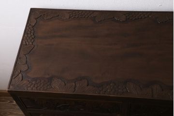 中古　ビンテージ　伝統工芸　軽井沢彫り　葡萄の図　意匠が凝らされたチェスト(箪笥、タンス)(R-043690)