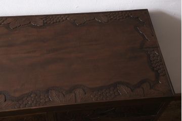 中古　ビンテージ　伝統工芸　軽井沢彫り　葡萄の図　意匠が凝らされたチェスト(箪笥、タンス)(R-043690)