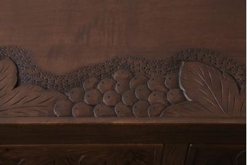 中古　ビンテージ　伝統工芸　軽井沢彫り　葡萄の図　意匠が凝らされたチェスト(箪笥、タンス)(R-043690)