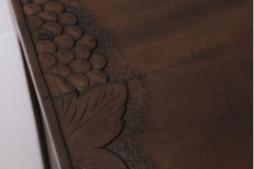 中古　ビンテージ　伝統工芸　軽井沢彫り　葡萄の図　意匠が凝らされたチェスト(箪笥、タンス)(R-043690)