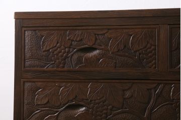 中古　ビンテージ　伝統工芸　軽井沢彫り　葡萄の図　意匠が凝らされたチェスト(箪笥、タンス)(R-043690)