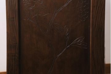 中古　ビンテージ　伝統工芸　軽井沢彫り　葡萄の図　意匠が凝らされたチェスト(箪笥、タンス)(R-043690)