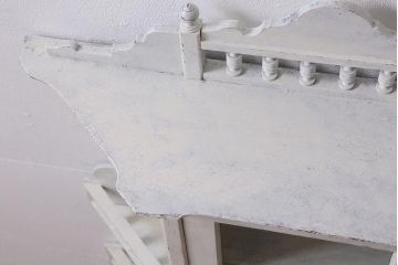アンティーク家具　フランスアンティーク　オーク材　シャビーなペイントがおしゃれなウォールキャビネット(壁掛け収納棚、ウォールシェルフ)(R-043691)