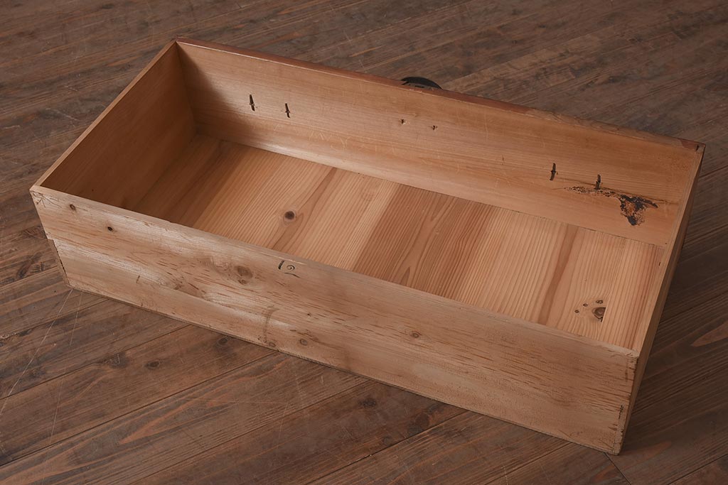 アンティーク家具　ヒノキ材　古い木の質感が味わい深い重ね箪笥(衣装箪笥、時代箪笥、引き出し)(R-043693)